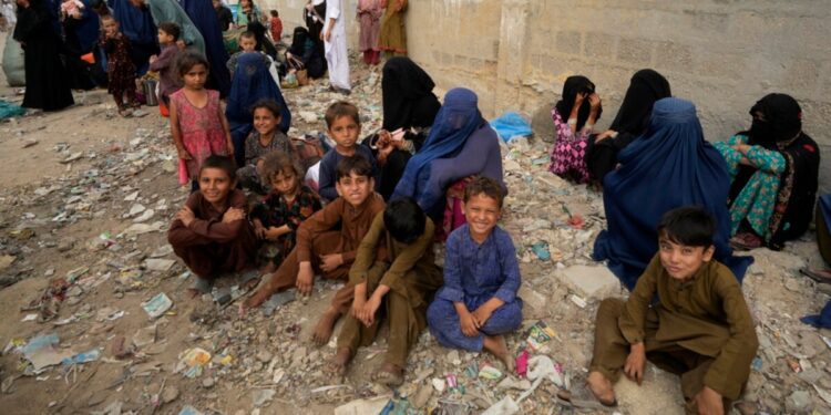 Pakistan Extends Stay for Undocumented Afghans, Urgency Mounts Amid Resettlement Delays