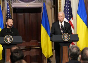 Zelenskyy’s Confidence in U.S. Support Amidst Ukraine’s Struggle Against Russian Invasion