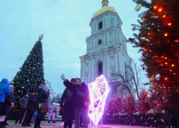 Ukrainians Shift Christmas to December 25 in Symbolic Move Away from Moscow