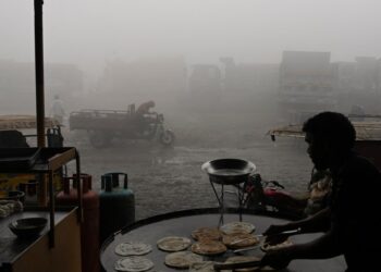 Pakistan Takes Pioneering Step: Artificial Rain Deployed to Tackle Alarming Pollution in Lahore