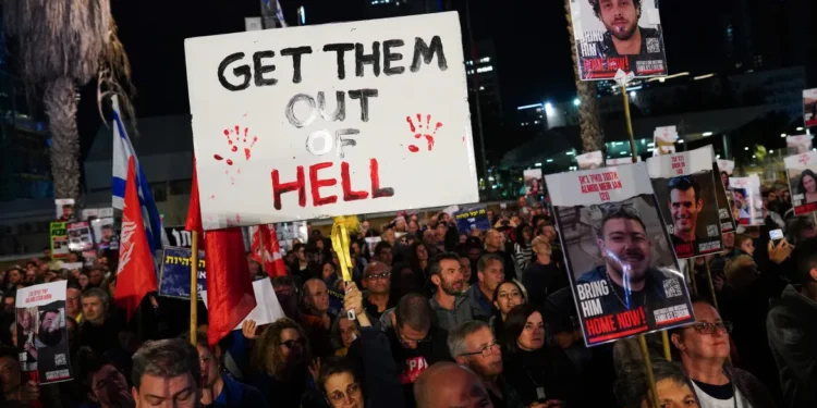 Citizens Rally in Support of Israeli Captives, Calling for Prime Minister’s Resignation