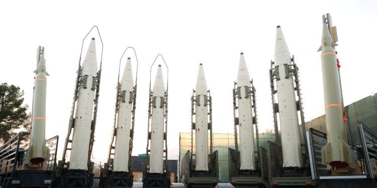 Iran Sends 400 Ballistic Missiles to Russia: Implications and Analysis