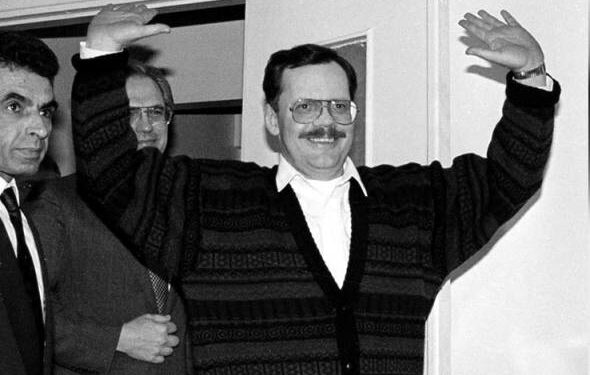 Terry Anderson, US Journalist Held Hostage Nearly Seven Years in Lebanon, Dead at 76