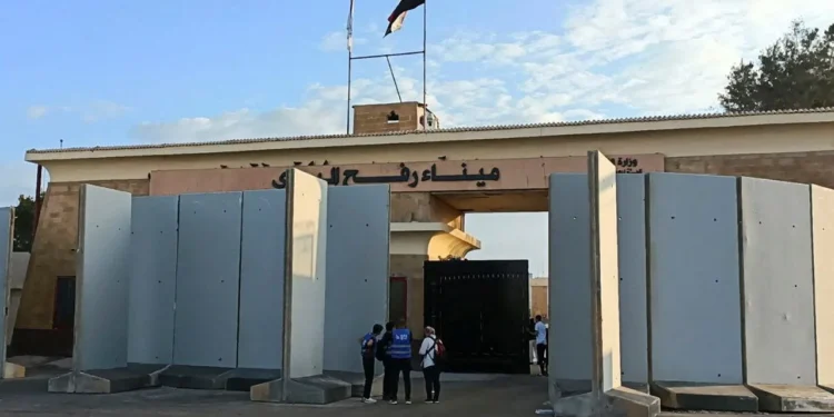 Israel Seizes Control of Gaza-Egypt Border, Intensifies Raids on Rafah