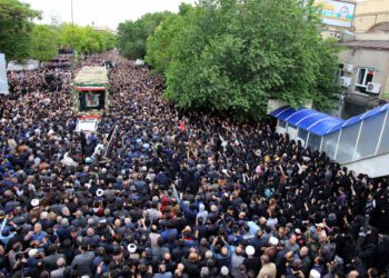 Thousands Mourn President Raisi After Tragic Helicopter Crash Amid Iran’s Political Crisis