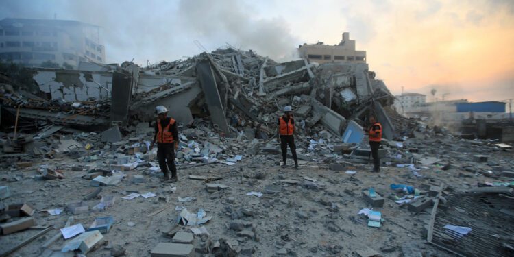 Escalating Conflict in Gaza: Palestinian Fighters Clash with Israeli Forces