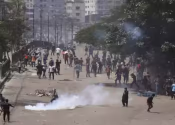 Bangladesh Restores Mobile Internet After 10-Day Blackout due to Protests