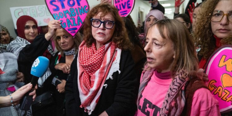 Susan Sarandon Protests Against Netanyahu's Congress Address