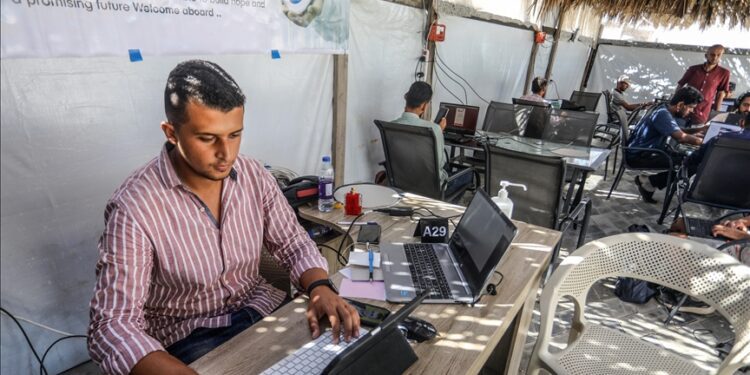 Young Palestinian opens a cafe in Gaza