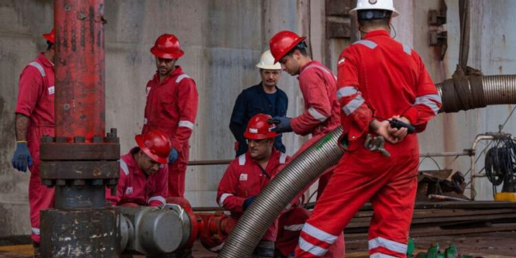 Iran Discovers Oil Deposits Estimated at 5bn Barrels Worth $346bn