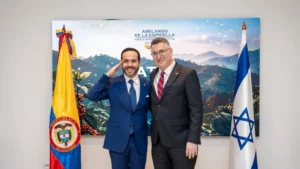 Colombian President-elect Abelardo de la Espriella (left) and Israeli Foreign Minister Gideon Sa’ar meet in Barranquilla, Colombia, ahead of the president’s inauguration, Aug. 6, 2026. Credit: Lodis Studios.