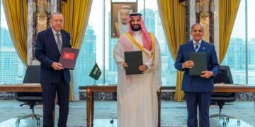 Saudi Arabia, Türkiye and Pakistan Sign Defence Agreement in Makkah